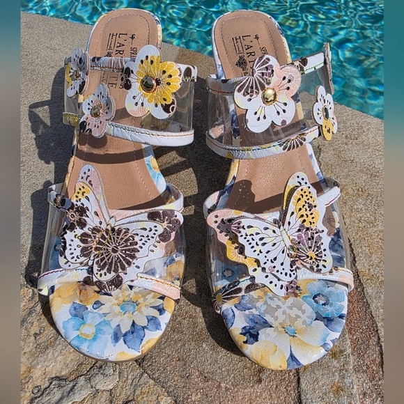 L'Artiste By Spring Step Adorned-Brile Floral Butterfly Wedges EU 38 US 8 - Picture 1 of 8